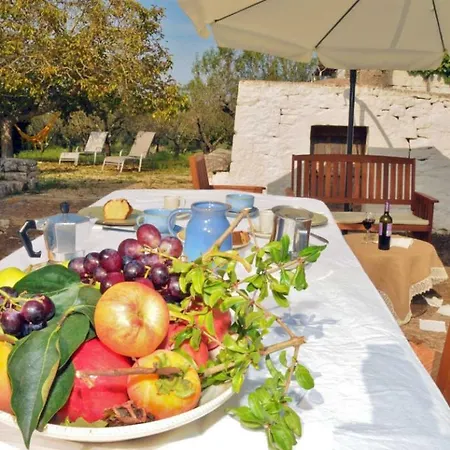 Trullo Lino Ferienhaus Cisternino